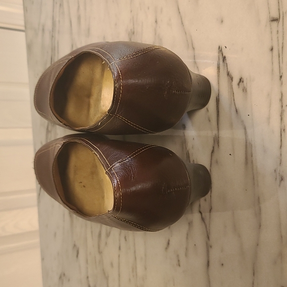 Shoes - Picture 2 of 4